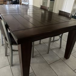 Dining Table w/Chairs