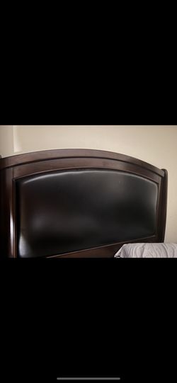 Queen Bed Set NEED GONE ASAP