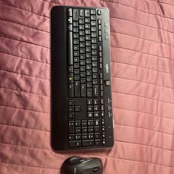 Logitech MK520 Wireless Keyboard and Mouse Comb
