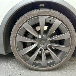 Tesla Model X 22” OEM Turbine Wheels w/ Like New Pirelli Tires & TPMS – Staggered Set