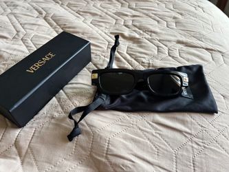 Women’s Versace sunglasses black