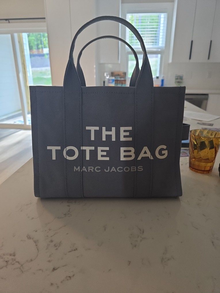 The Tote Bag Medium