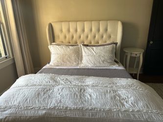 Skyline Furniture Queen Tufted Upholstered Wingback Bed Velvet White