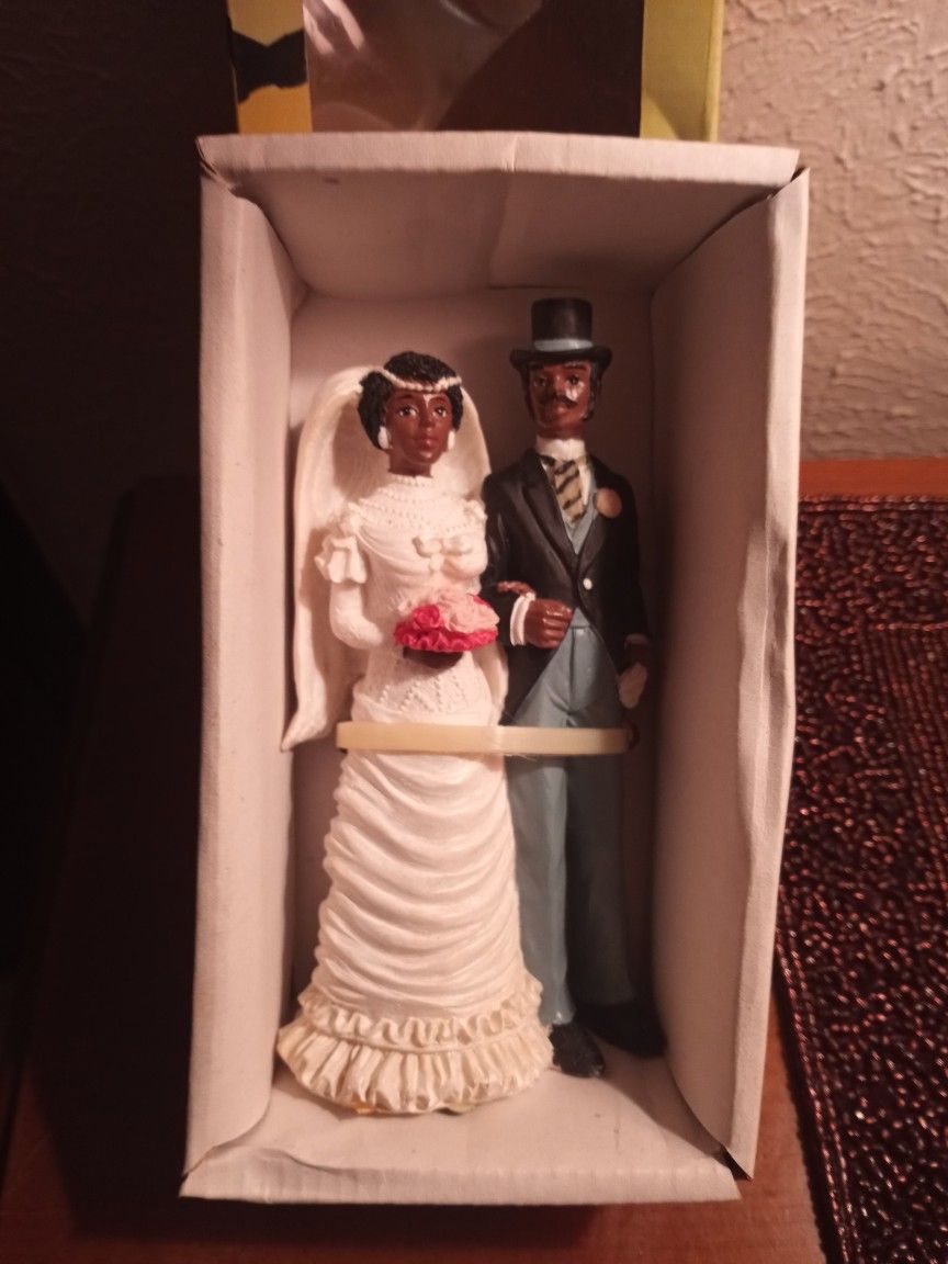 Bride And Groom Cake Topper 