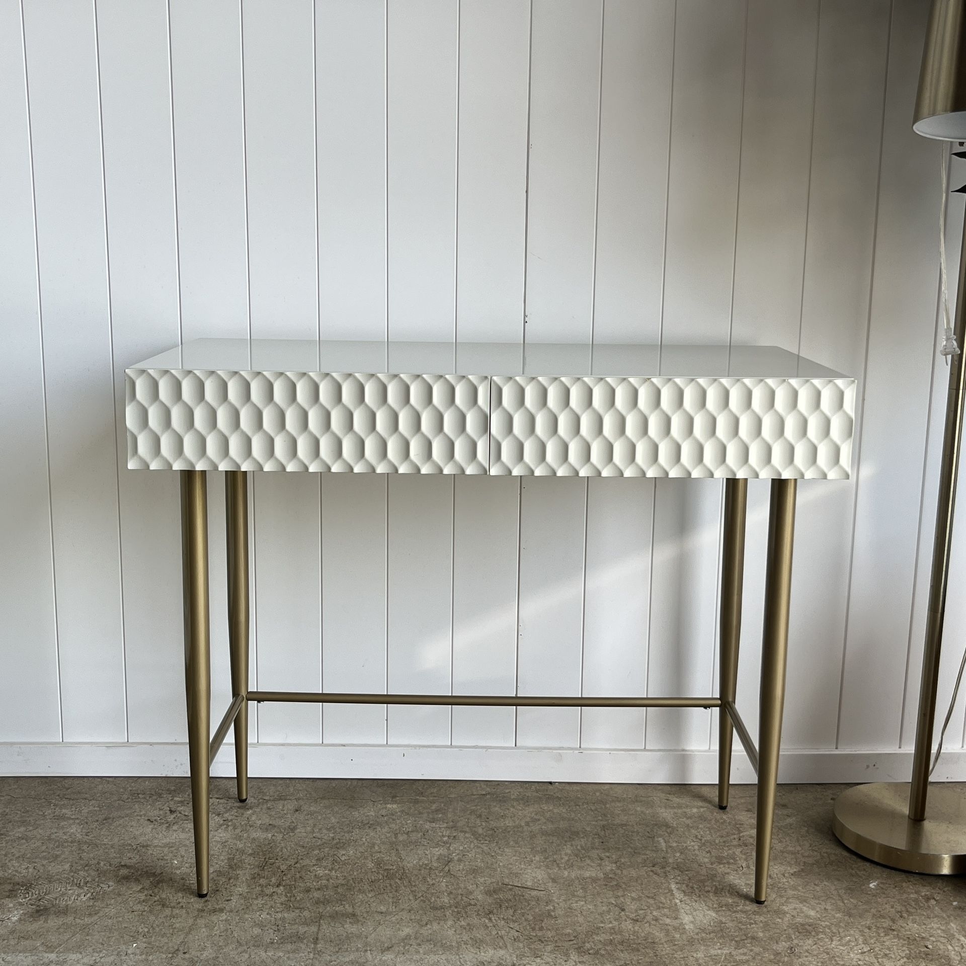 Table with 2 drawers
