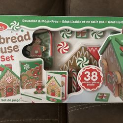 New Melissa & Doug gingerbread house play set