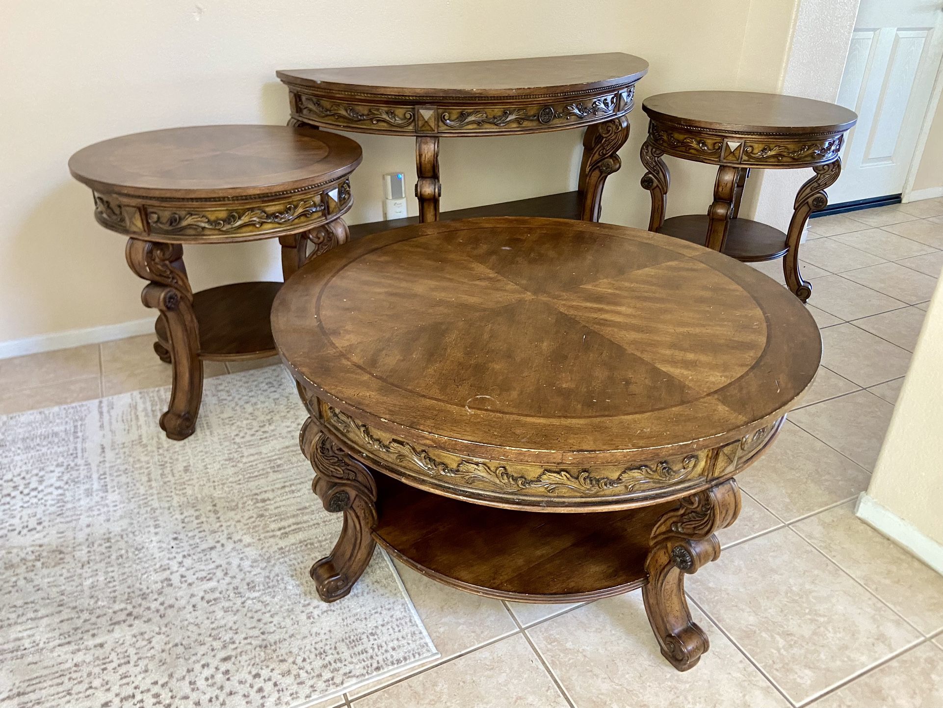 Beautiful Furniture Set -4 Pieces 
