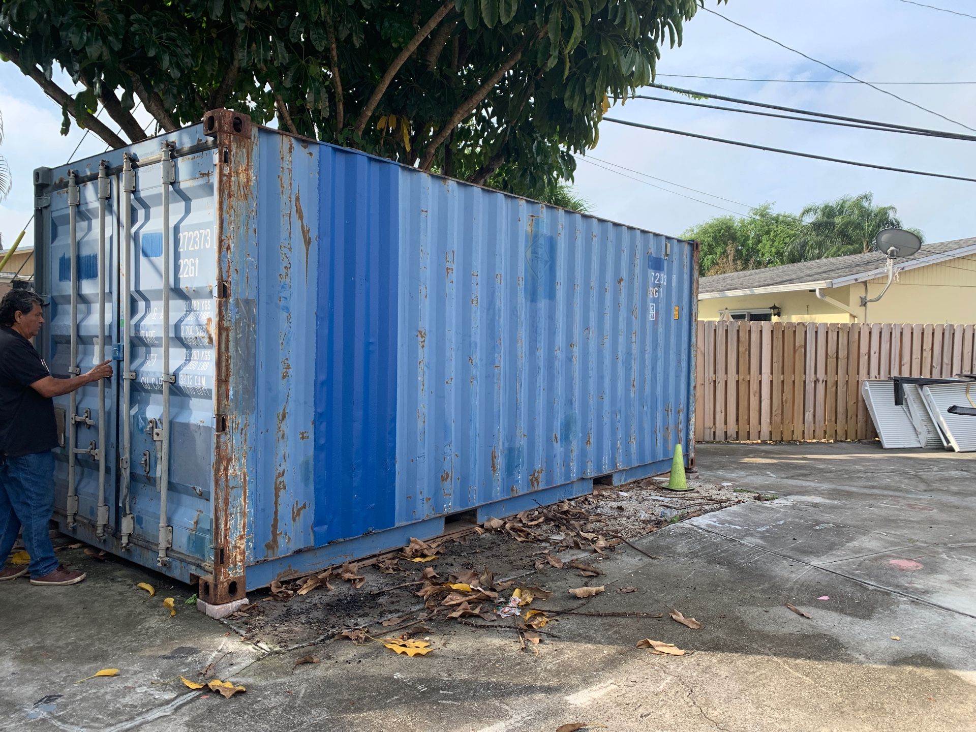 Storage containers