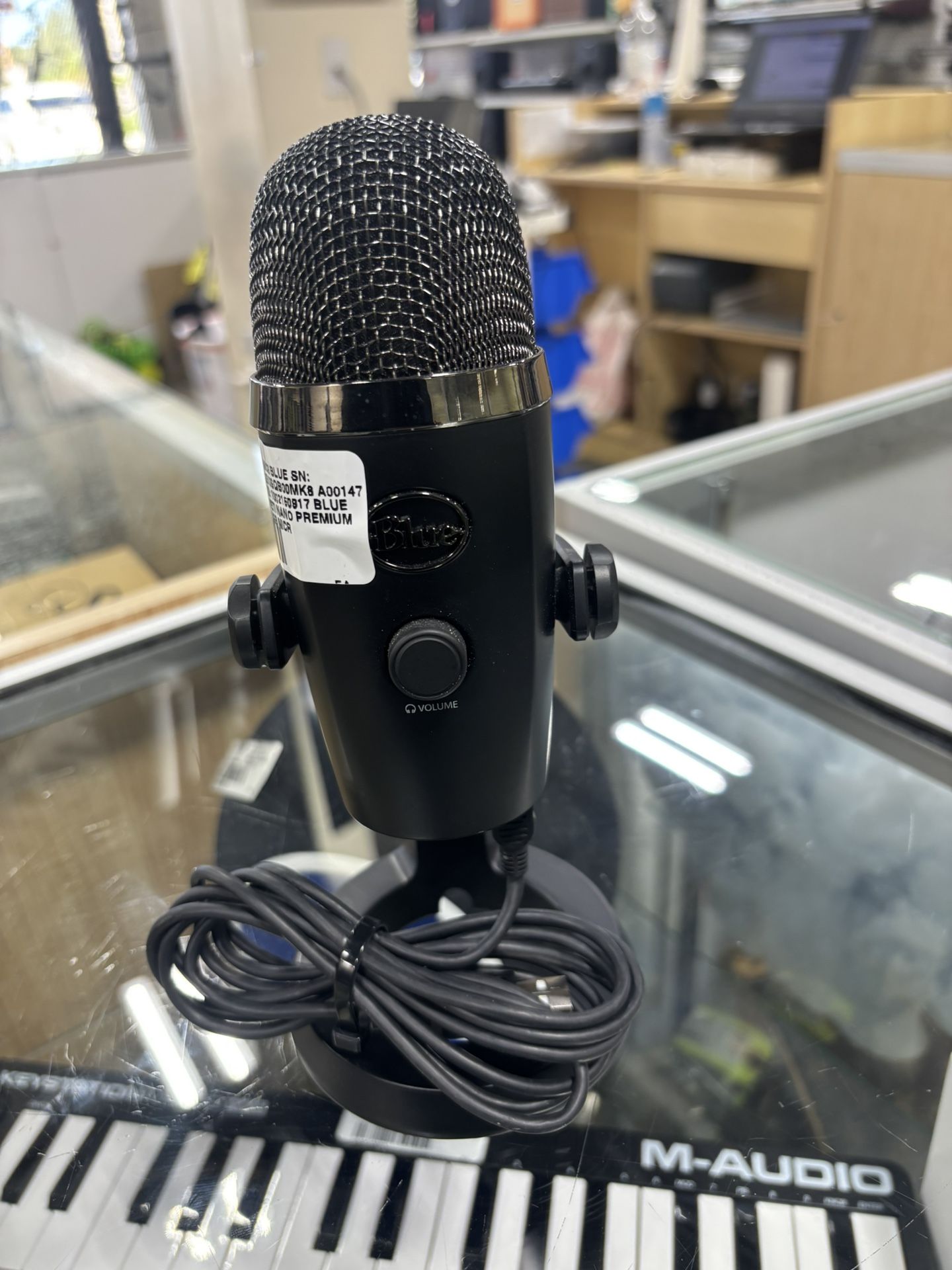 Blue Yeti Nanoscale Black USB Volume Control Studio Vocal Condenser Microphone