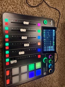 Rode RodeCaster Pro II Podcast Mixer & Shure mic podcast kit