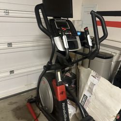 Nordic track elite 14.9 elliptical trainer
