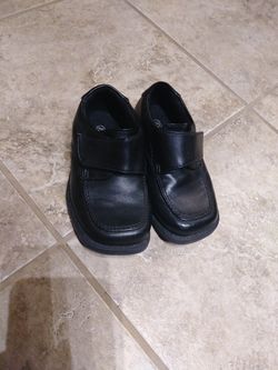 Toddler dress shoes size7c (like new)