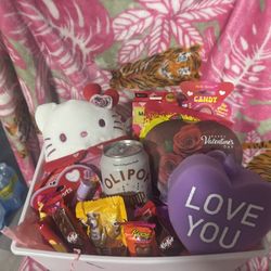 Hello Kitty, Valentine Baskets