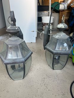 Outdoor wall sconce