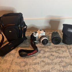 Pentax K-x DSLR Camera Bundle – White/Black