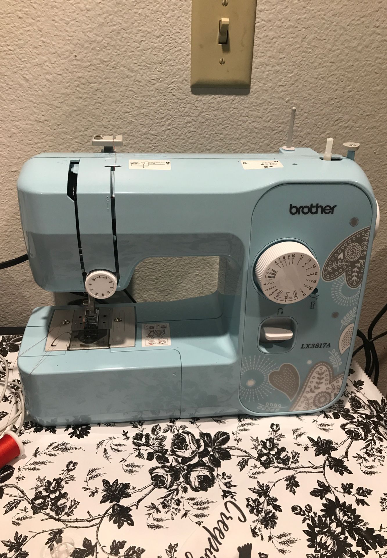 Brand new brother sewing machine comes with stones fabric n thread