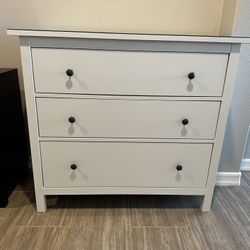 IKEA Hemnes White 3 Drawer dresser With Glass Top for Sale in