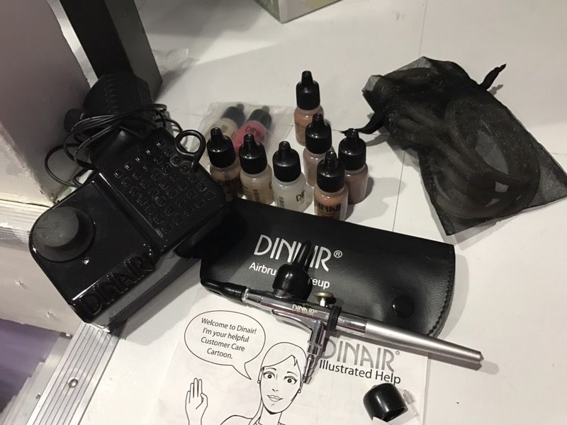 Complete Dinair Air Brush System w/makeup