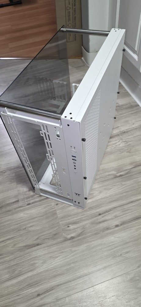 Thermaltake Core P3 Pro Snow E-ATX Tempered Glass Mid Tower Gaming Computer Chassis, Open Frame Panoramic