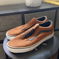 Brown sued old school. Size 9