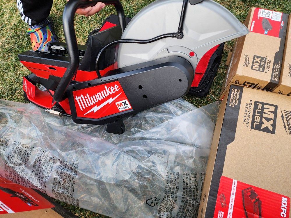 Millwake Mx 14" concrete Cutter Kit 2 Bateries And Charger New In Box$1600