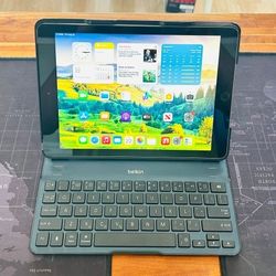 Apple iPad 6 32GB Cellular Unlocked Fully Functional with Keyboard