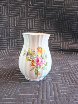 BEAUTIFUL VINTAGE ROYAL WORCESTER WITLEY GARDEN BONE CHINA VASE - 5-3/4" T
