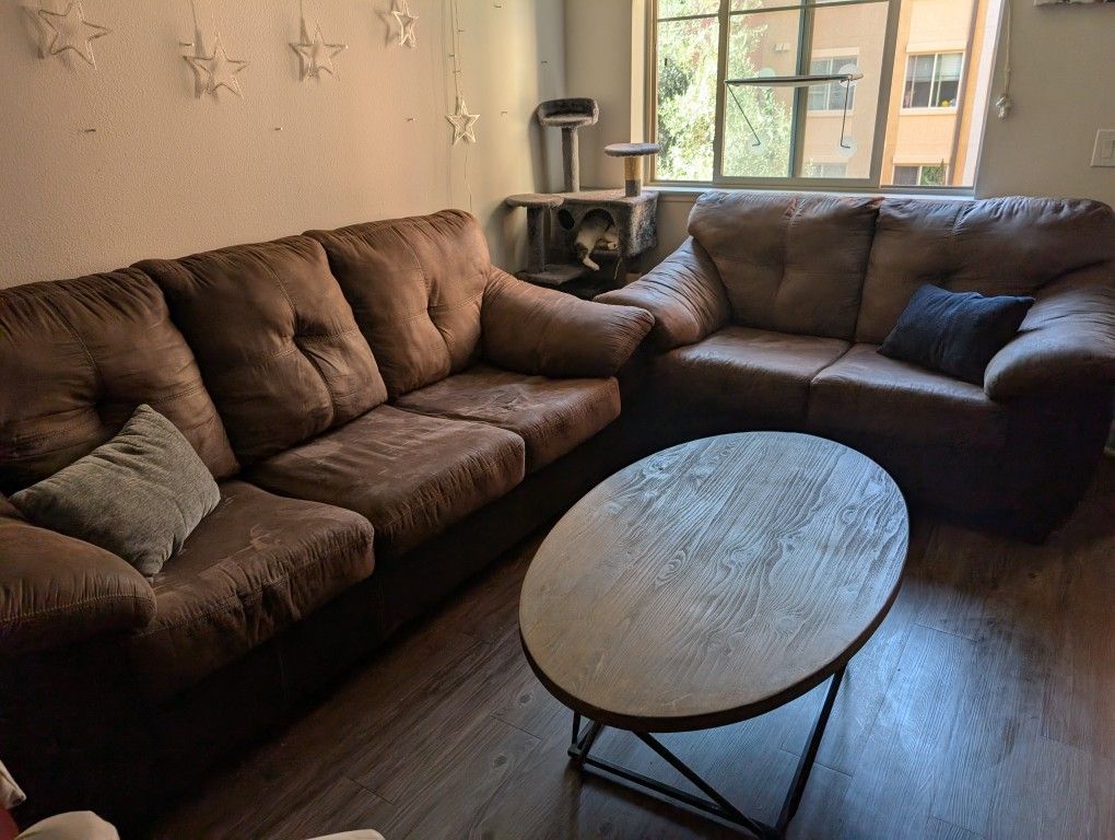 7 Piece Living Room Set (Need Gone ASAP)