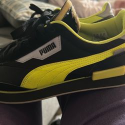 Pumas Sneakers 