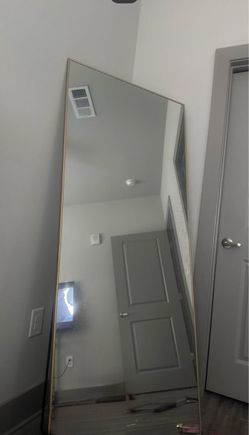 Full body mirror NEED TO SELL ASAP MOVING