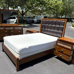 Beautiful Bedroom Set Queen Size Solid Wood Maple Color In EXCELLENT Condition   