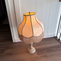 Antique style lamp