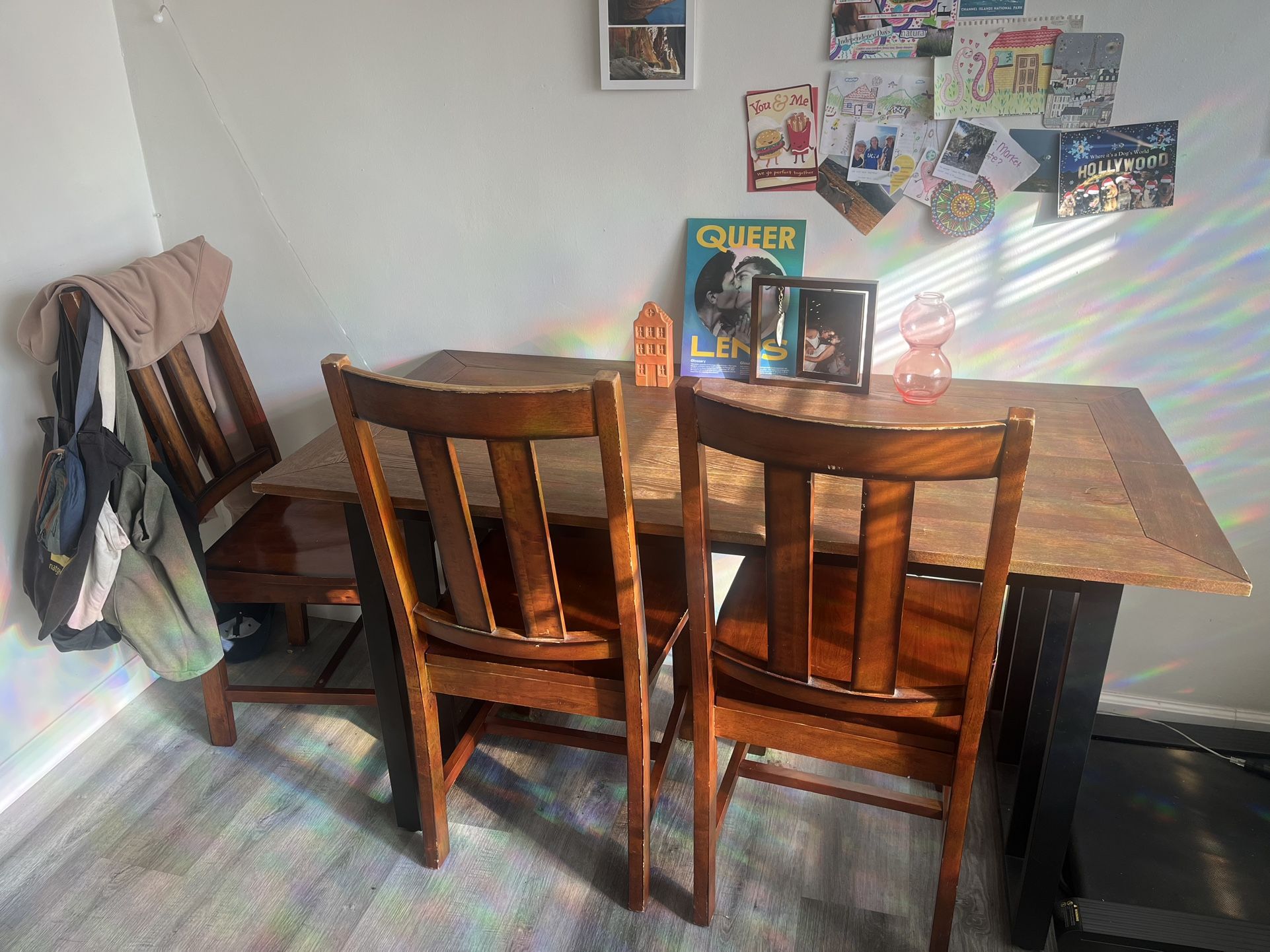 Table + 3 dining chairs