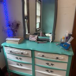 Girls Bedroom Dresser with mirror 