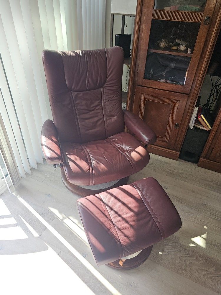 Burgundy Seamless Armchair With Footstool