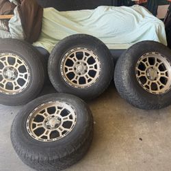 Dodge RAM 1500 Tires