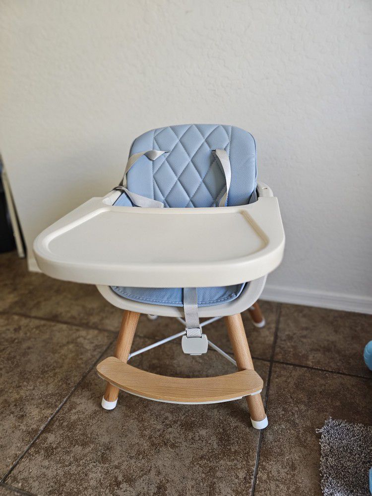 Small Highchair With 4 Leg Extenders 