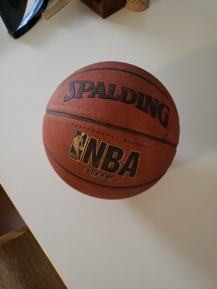 Spalding Outdoor Basketball NBA Street 