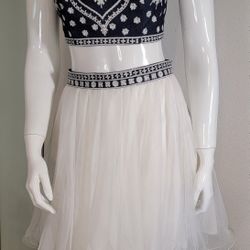 
Camille La Vie 2 Piece Dress Size 7,

Bandeau top with dark denim base