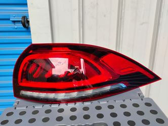 2020 2021 2022 2023 2024 2025 2026 MERCEDES BENZ GLE CLASS right passenger side tail light oem.