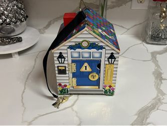 Melissa & Doug Take-Along Wooden Doorbell Dollhouse - Doorbell Sounds, Keys