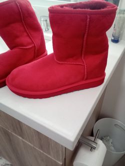 New ugg boots  women's  size 5'