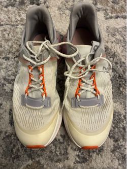 Size 6 on cloud Tenis Mujer