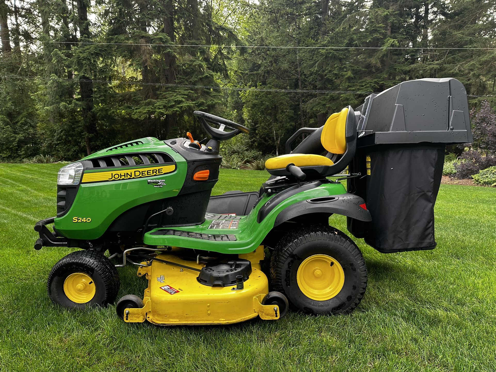 John Deere S240 Riding Mower