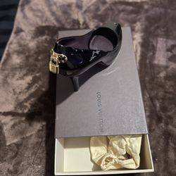 Louis Vuttion  Black 39 1/2 