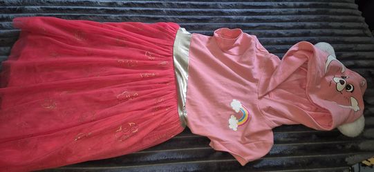 Girls turning red dress size 4/5