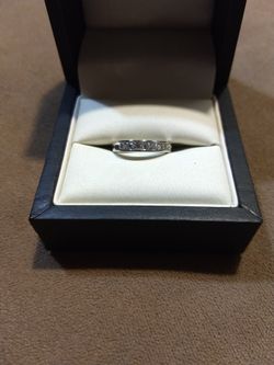 Diamond ring, white gold