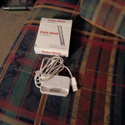 Apple iPhone 4, touch and nano White Desktop Charger Docking Station