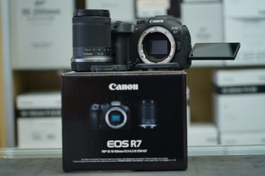 Canon EOS R7 Mirrorless Camera with 18-150mm Lens 
