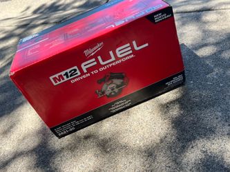 Milwaukee 2521-20 M12 FUEL 5-3/8 in. Circular Saw - New $150